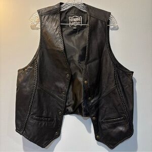 Vintage Canadian Black Leather 2X Biker Vest Sleeveless Braided Sew Metal Snap